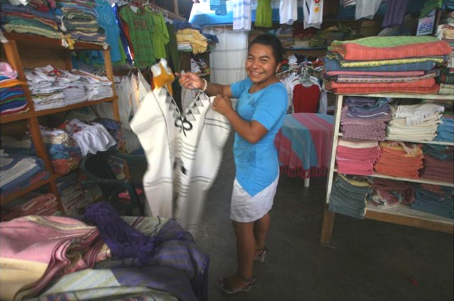 Ropa, telares, cortinas, colchas, Santo Domingo en Puerto Escondido Oaxaca